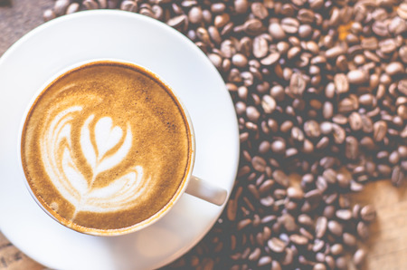 Does Coffee Help You Live Longer? A Comparison Between Decaf and Regular