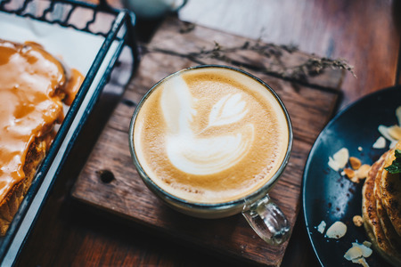 Profit Margins and Revenue Streams: A Deep Dive into Franchise vs. Independent Coffee Models